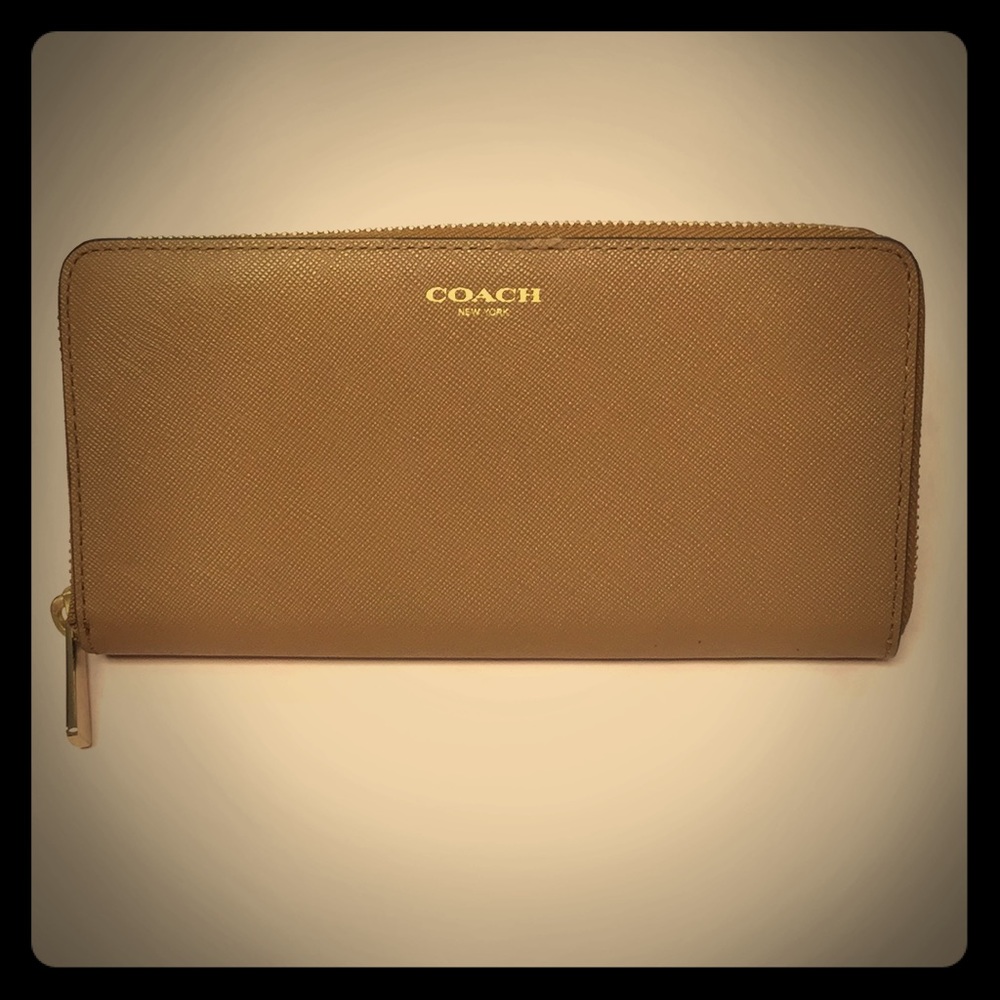 Coach Saffiano Accordion Zip Wallet NWT